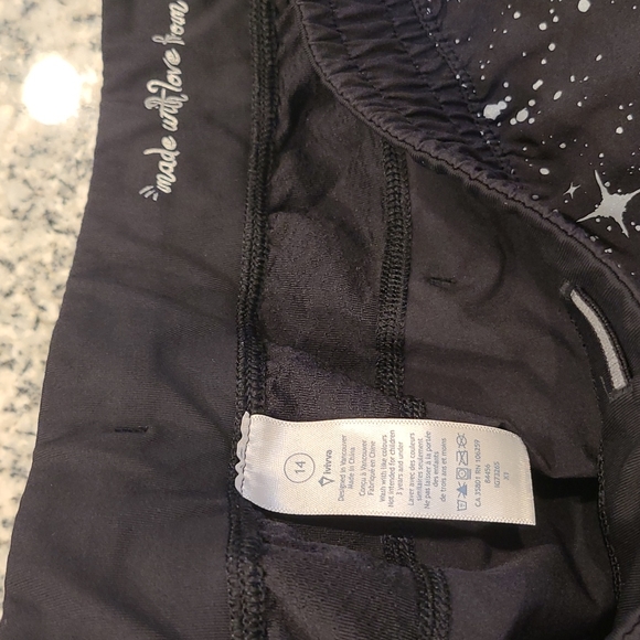 LIKE NEW! IVIVVA Shorts! - Picture 4 of 4